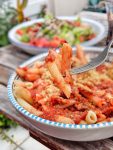 Vegan Bolognese Pasta - soy-free & low fat. Delicious and healthy recipe with lots of protein, vitamins and iron.