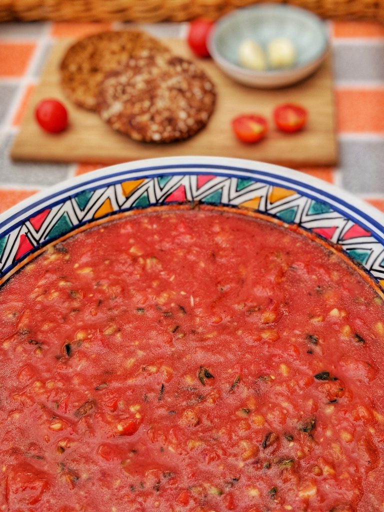 Easy & refreshing summer gazpacho - vegan & gluten-free