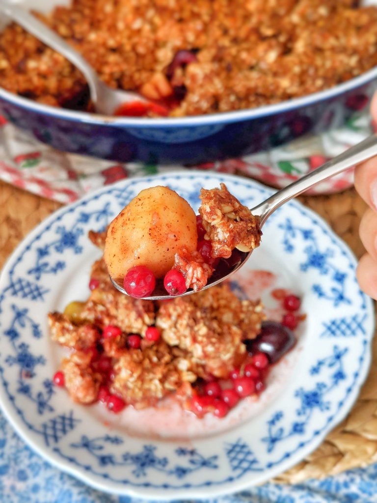 Fruity Coconut Crumble - vegan & naturally sweetened