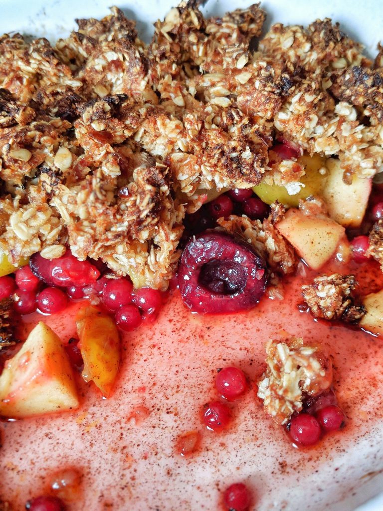 Fruity Coconut Crumble - vegan & naturally sweetened