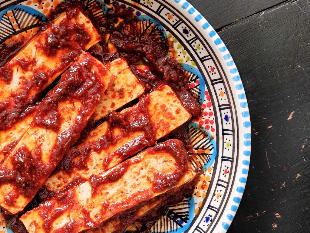 Sweet & smoky BBQ tofu - vegan & gluten free