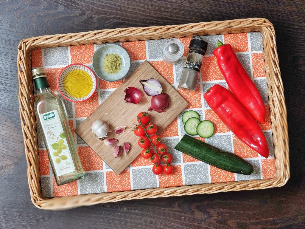 Easy & refreshing summer gazpacho - vegan & gluten-free