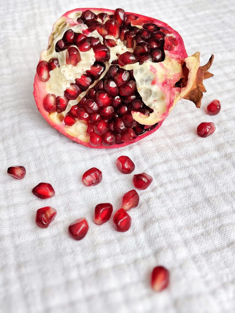 Peanut zoodles with pomegranate jewels - vegan, low carb & gluten-free