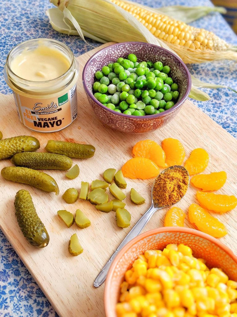 Corn, Pea & Tangerine Pasta Salad - vegan, quick & easy! The perfect summer salad 💚