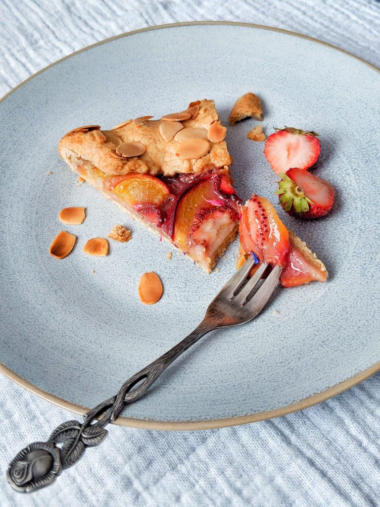 Strawberry peach galette - vegan & naturally sweetened
