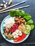 This easy vegan Buddha Bowl recipe is a tasty gluten free lunch idea and just perfect for meal prep. It's packed with veggies, plant-based protein & healthy fats. All you need in one bowl. 💚| inlovewithbliss.com #vegan #bowl #healthy #lunch #mealprep